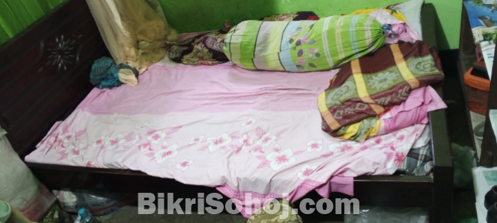 একটি সিঙ্গেল বেড বিক্রি হবে